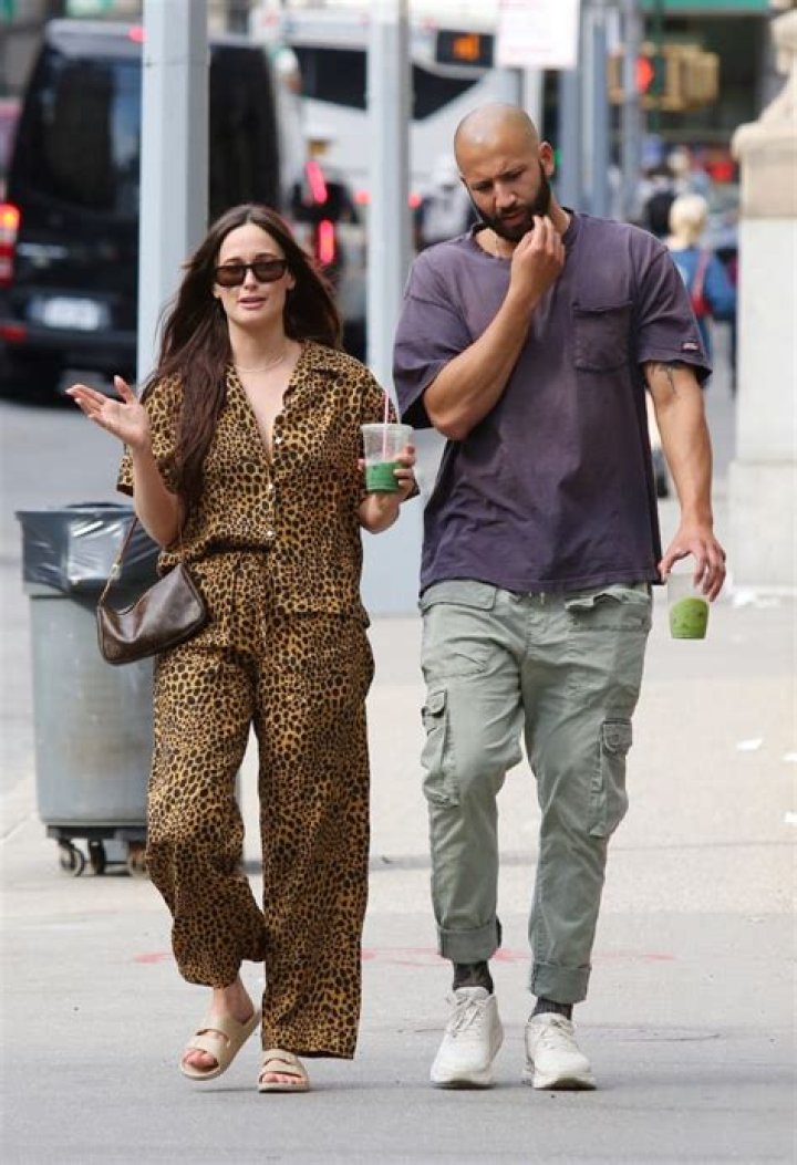 Is Kacey Musgraves Pregnant With Boyfriend Cole
